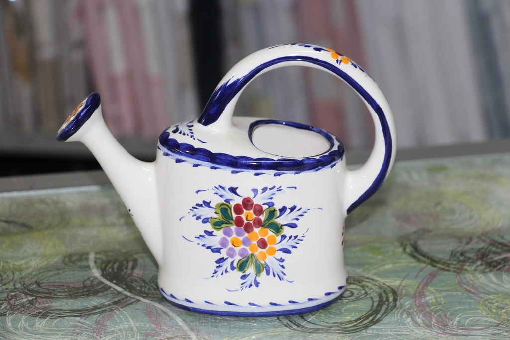 Regador Decorativo em Cerâmica de Estilo Regional