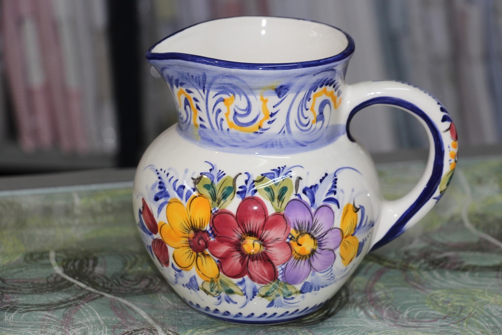 Jarro Bojudo em Cerâmica com Pintura Floral Regional