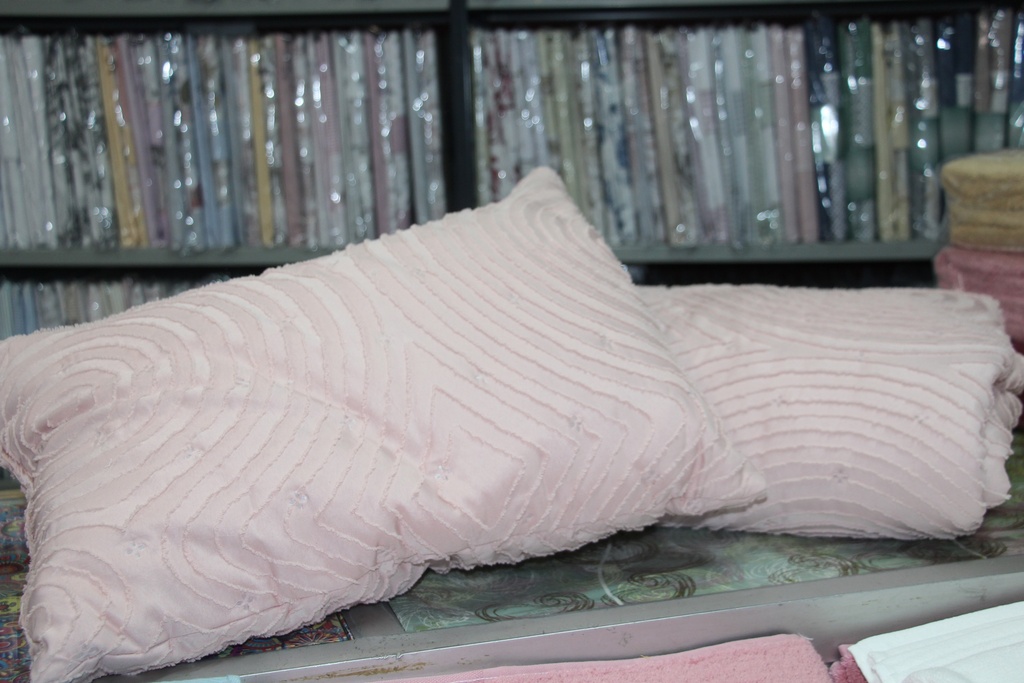 Conjunto de Almofada e Edredon Rosa Pastel com Padrão em Relevo