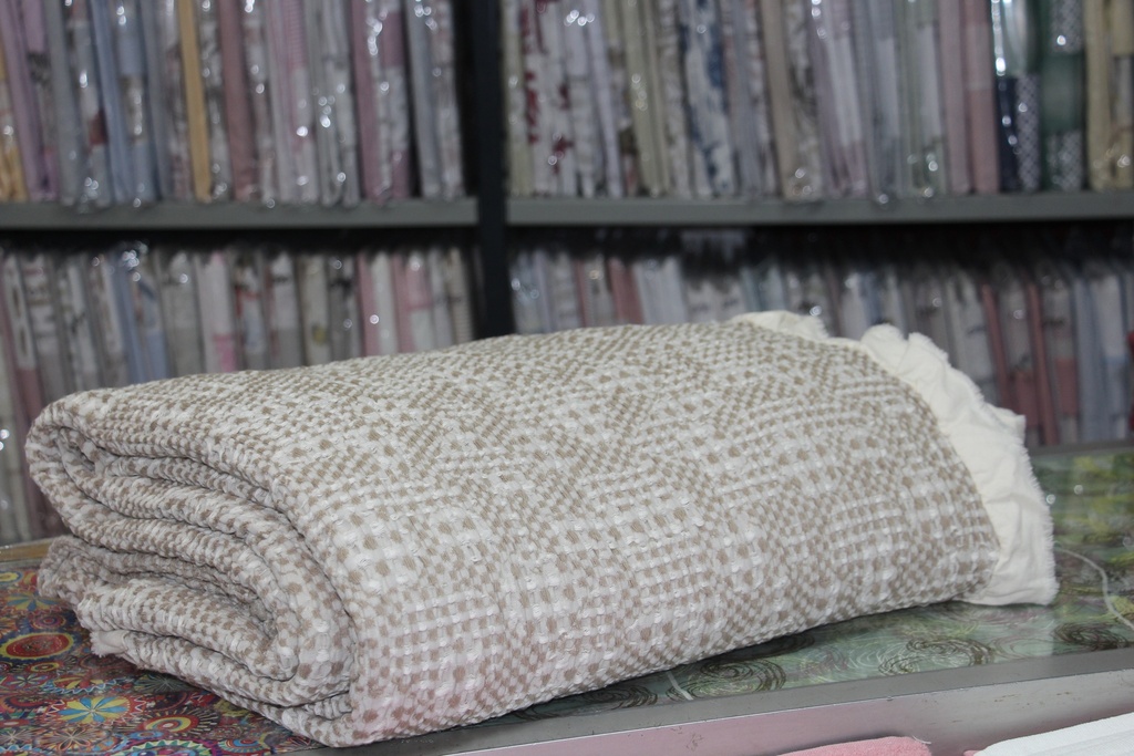 Manta Decorativa Texturada Bege com Folho Creme