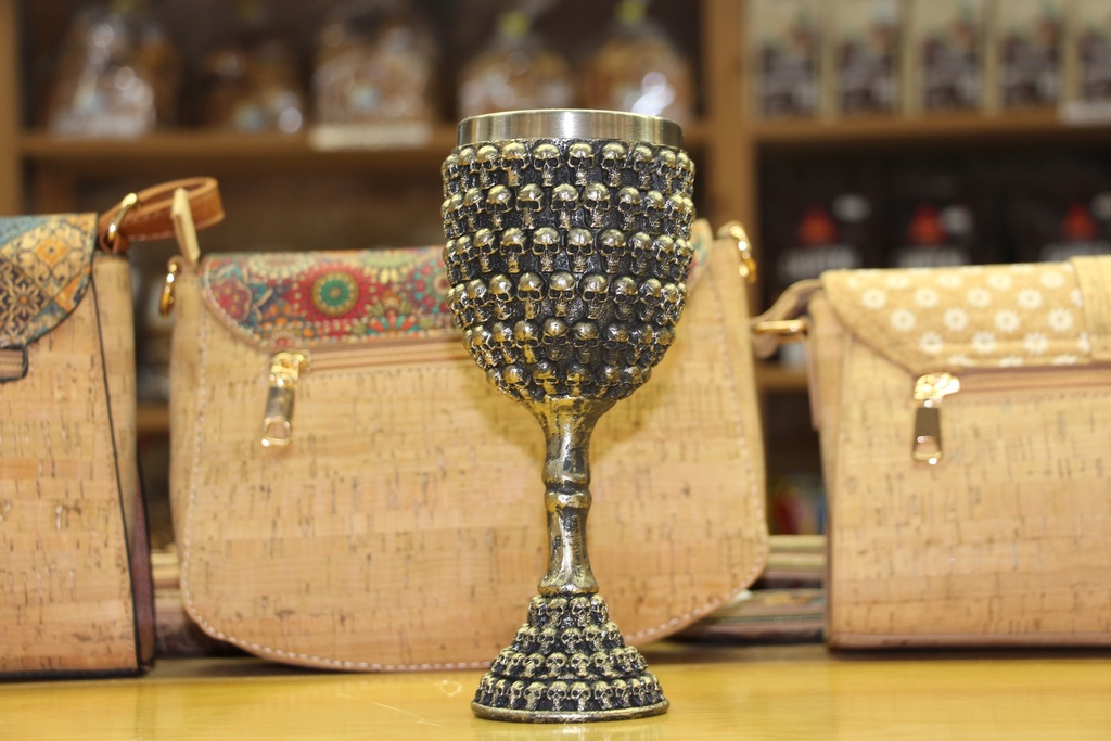 Cálice Decorativo Gótico – Muralha de Caveiras