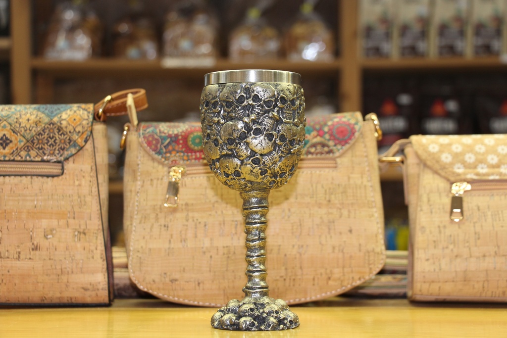 Cálice Decorativo Gótico – Ossário de Crânios e Coluna