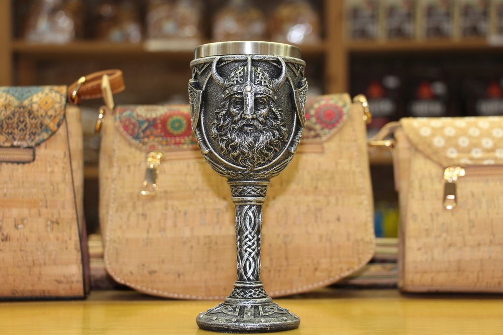 Cálice Medieval Decorativo – Guerreiro Viking e Nós Celtas