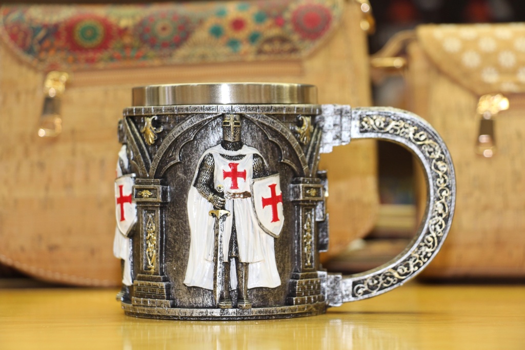 Caneca Medieval Decorativa – Cavaleiro Templário com Manto Branco