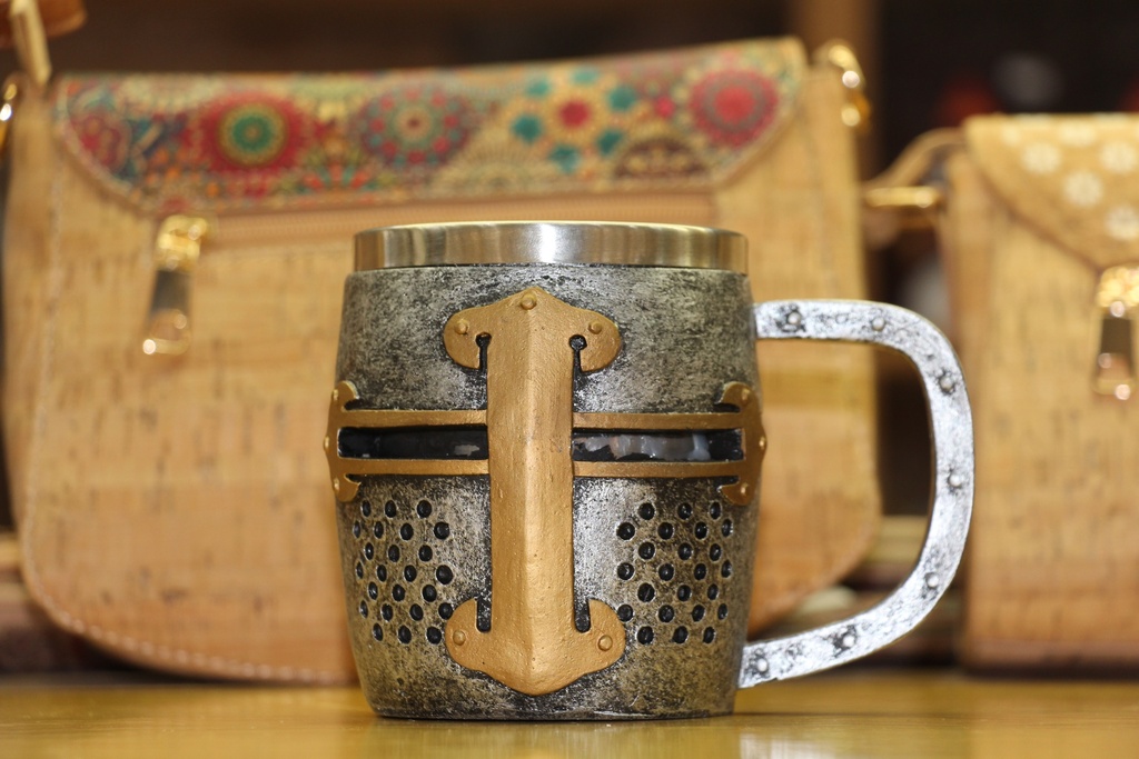 Caneca Medieval Decorativa – Elmo de Cavaleiro Crusado
