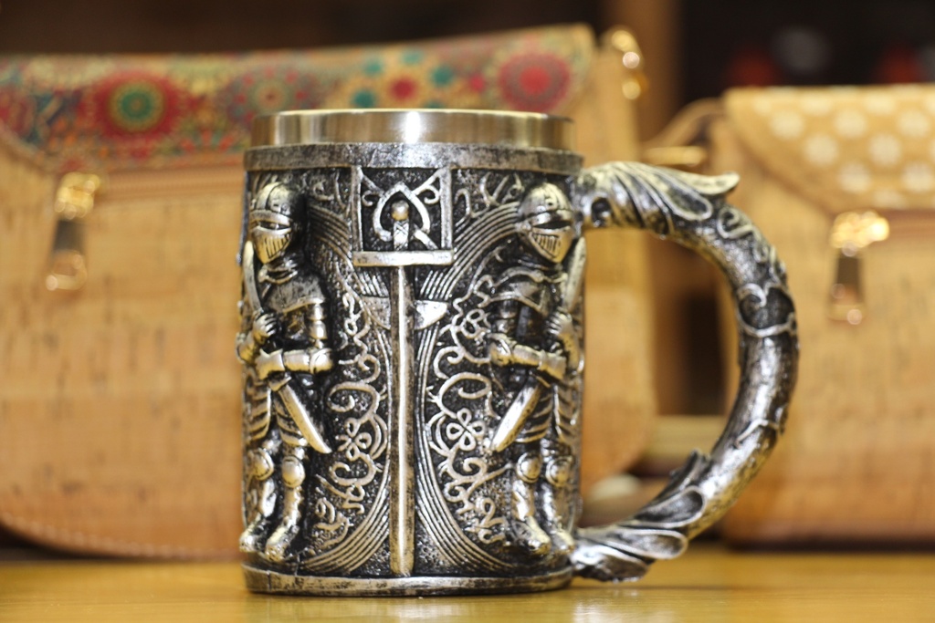 Caneca Medieval Decorativa – Sentinelas em Armadura