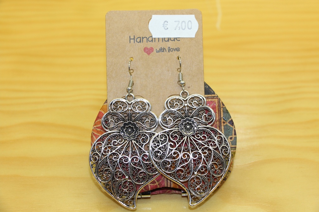 Brincos Pendentes em Filigrana Prateada – Coração Rendilhado