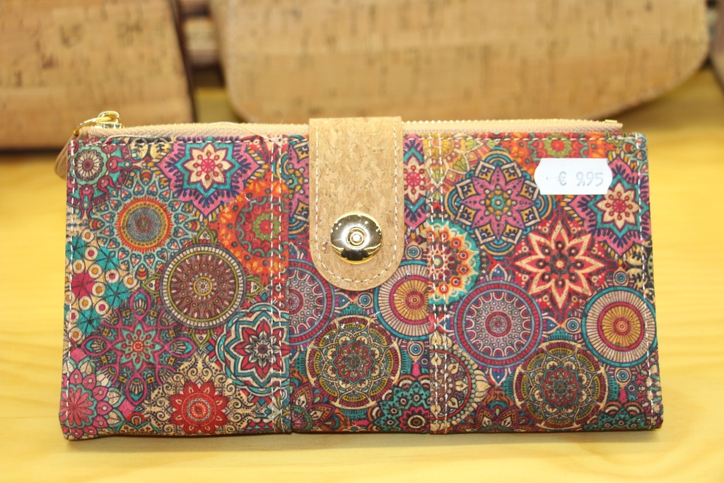 Carteira Grande em Cortiça – Explosão de Mandalas Caleidoscópicas