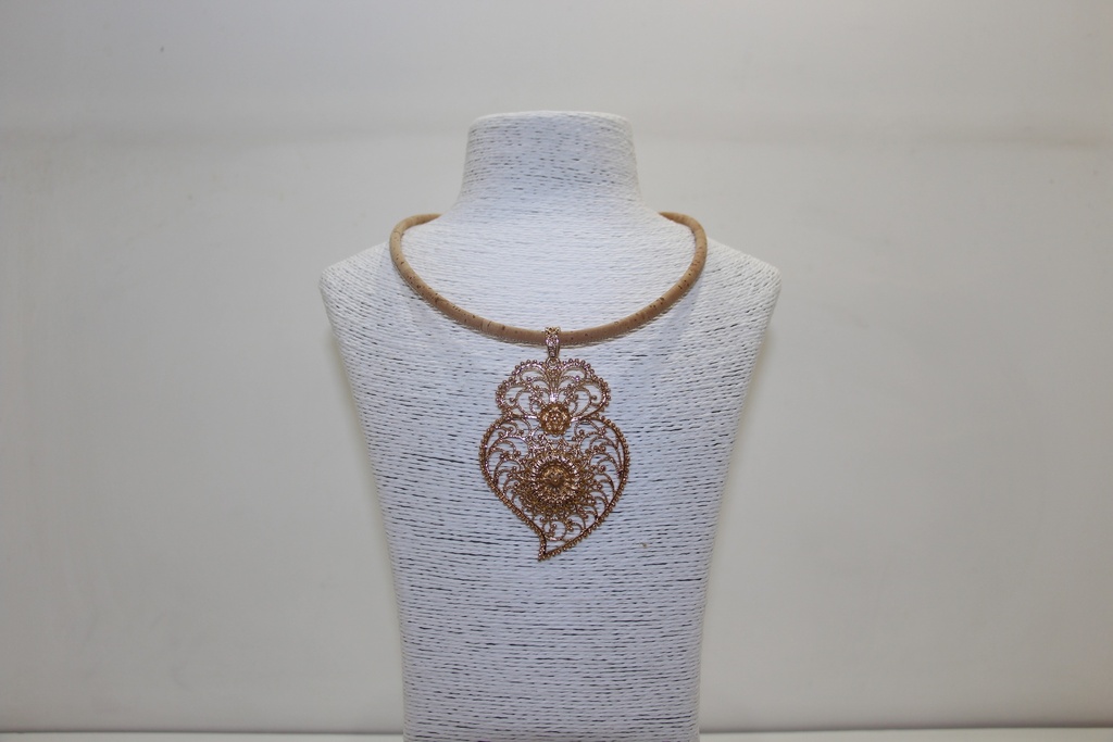Gargantilha de Cortiça com Coração de Viana em Filigrana