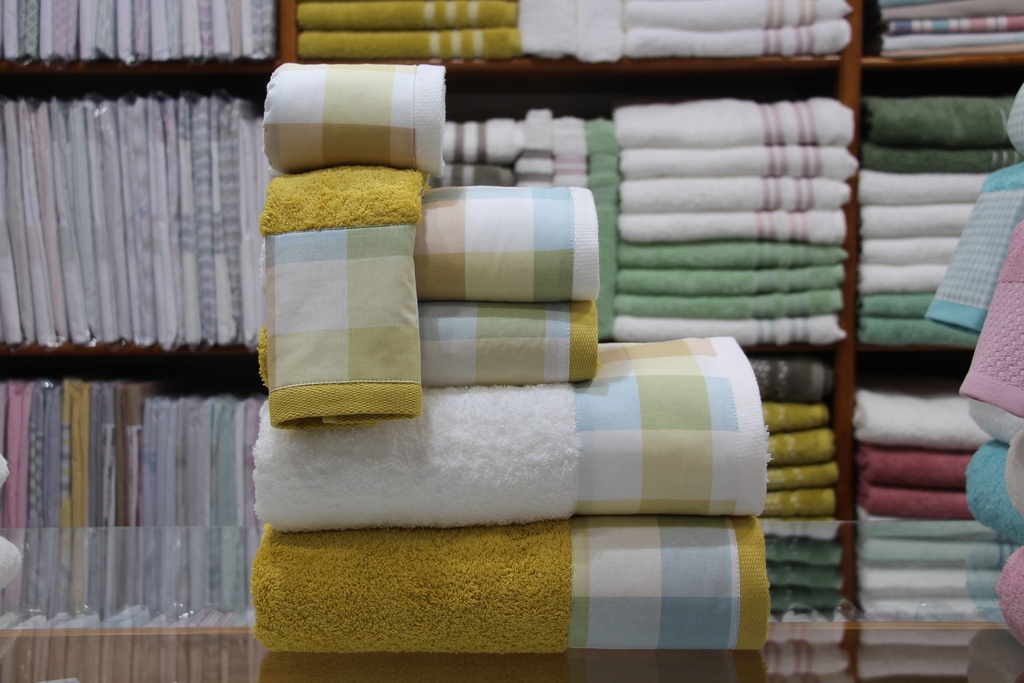 Jogo de Toalhas de Felpo com Barra em Xadrez Pastel