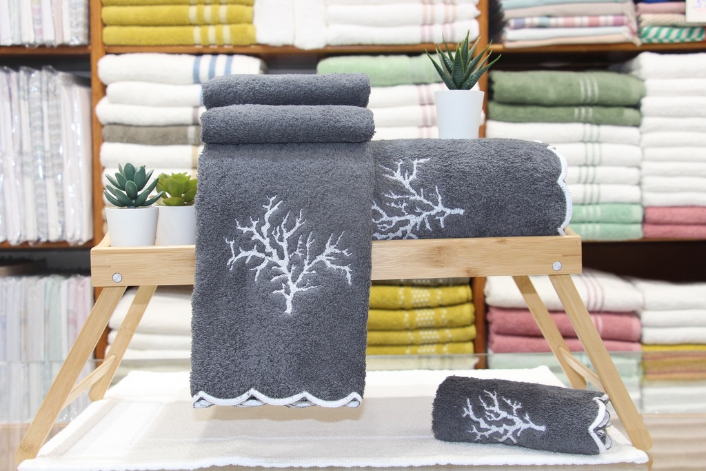 Jogo de Toalhas de Felpo Cinzento Antracite com Bordado de Coral