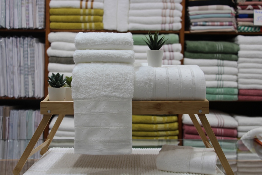 Jogo de Toalhas de Felpo Branco com Barra de Riscas