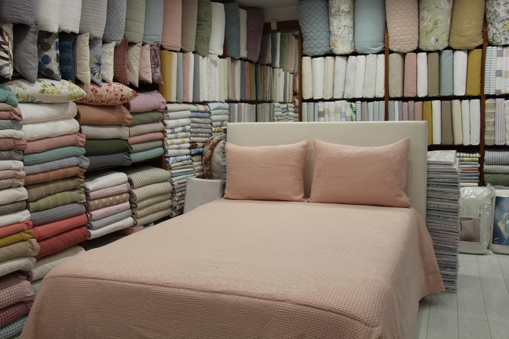 Conjunto de Colcha de Verão e Fronhas de Almofada em Rosa Pétala