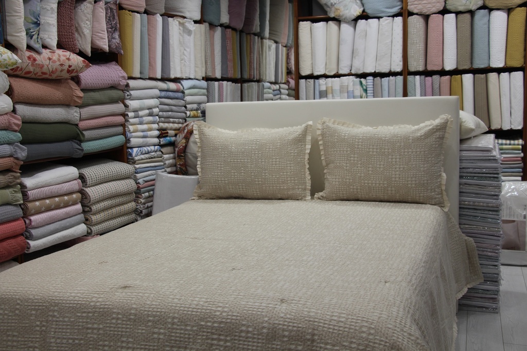 Conjunto de Colcha de Verão e Fronhas de Almofada em Bege Aveia com Textura "Waffle"