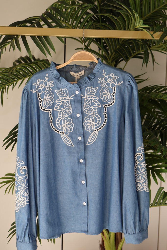 Blusa Denim "Boho-Chic" com Bordado Richelieu e Gola de Folhos