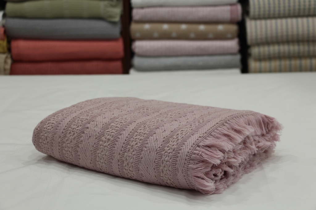 Manta de Algodão Trabalhada em Rosa Seco com Franjas