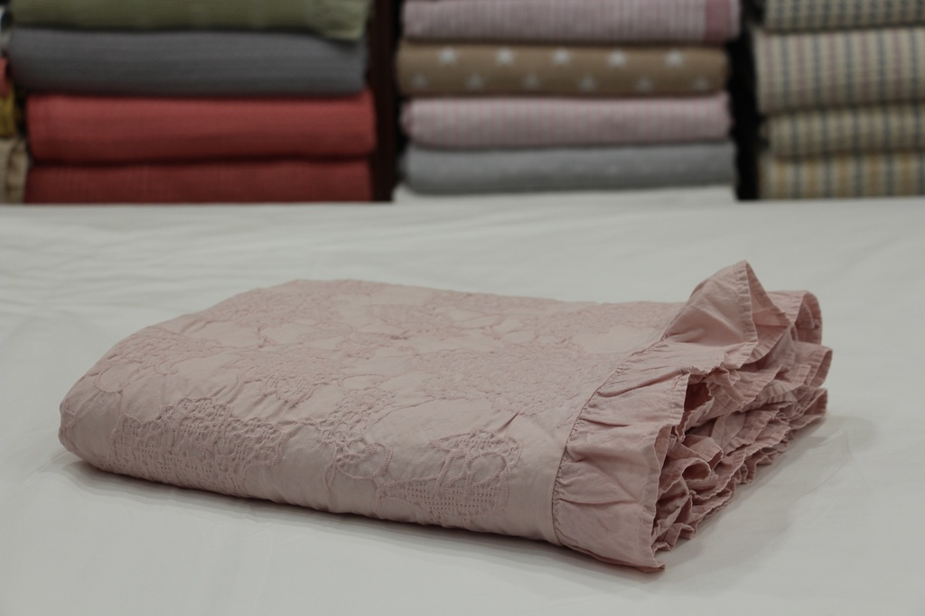 Manta de Algodão com Padrão Floral e Folhos em Rosa Velho