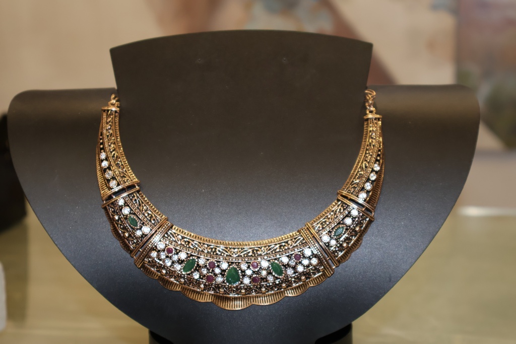 Colar Gargantilha Dourado Envelhecido