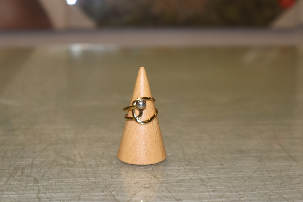 Anel de Design Escultural Bicromático Ouro e Esfera de Ródio