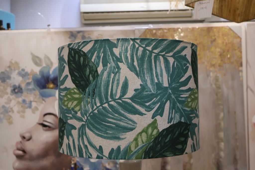 Abajur Cilíndrico com Padrão Floral Aguarela