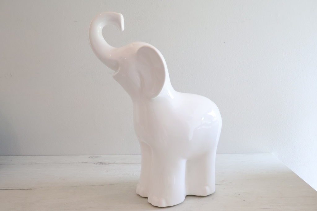 Escultura de Elefante em Cerâmica Branca