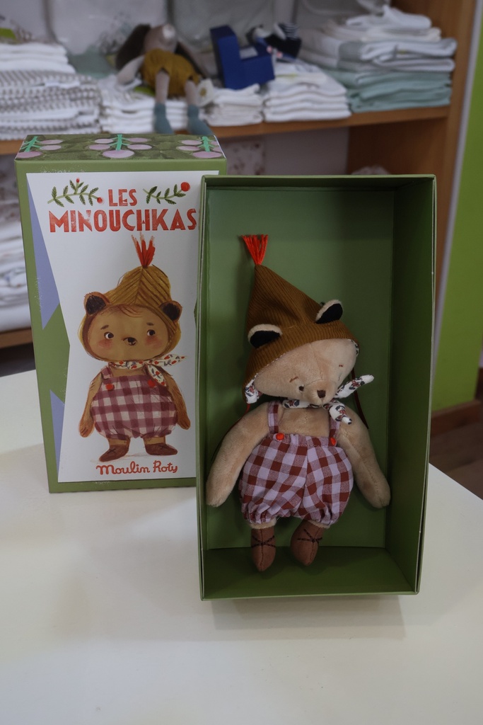 Boneca de Coleção Chloé, a Ursa – "Les Minouchkas" Moulin Roty