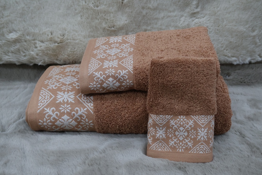 Conjunto de Toalhas de Banho Clássico – Camel com Barra Jacquard