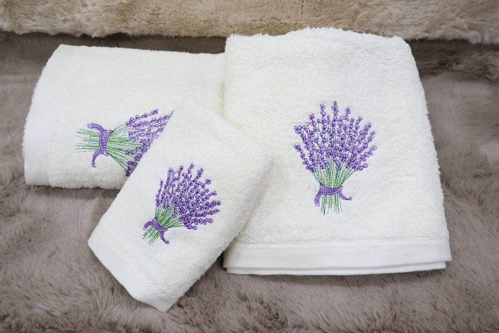 Conjunto de 3 Toalhas de Banho – Bordado Lavanda