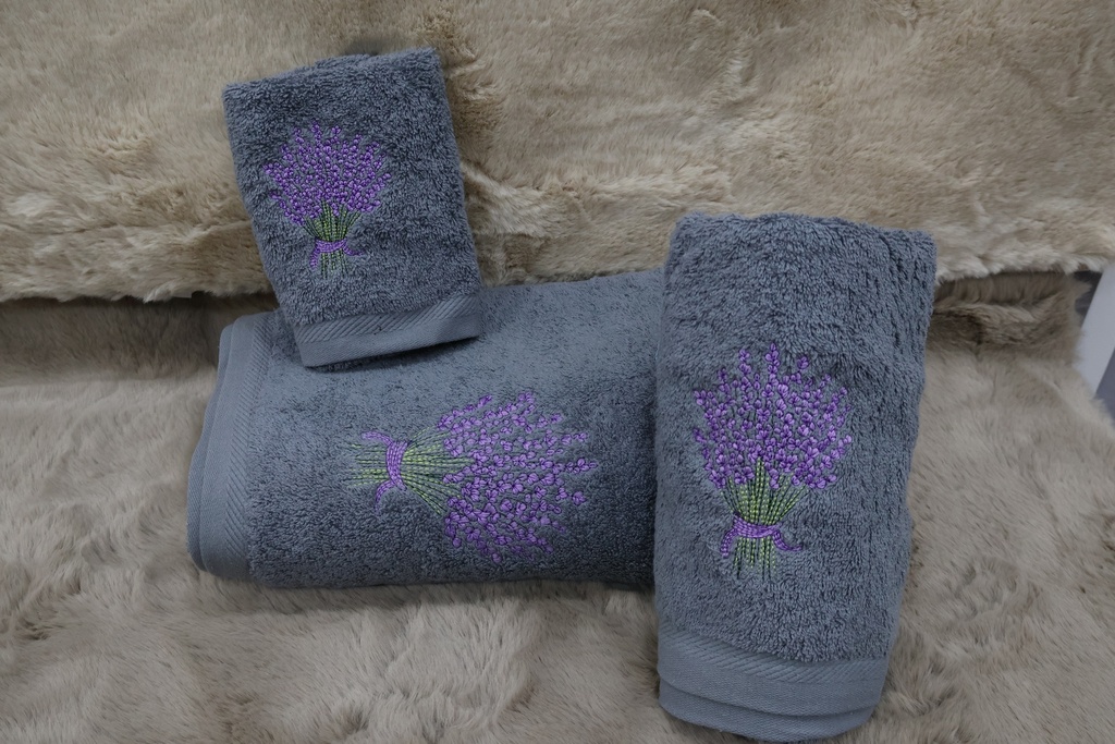 Conjunto de 3 Toalhas de Banho – Cinza Antracite com Bordado Lavanda