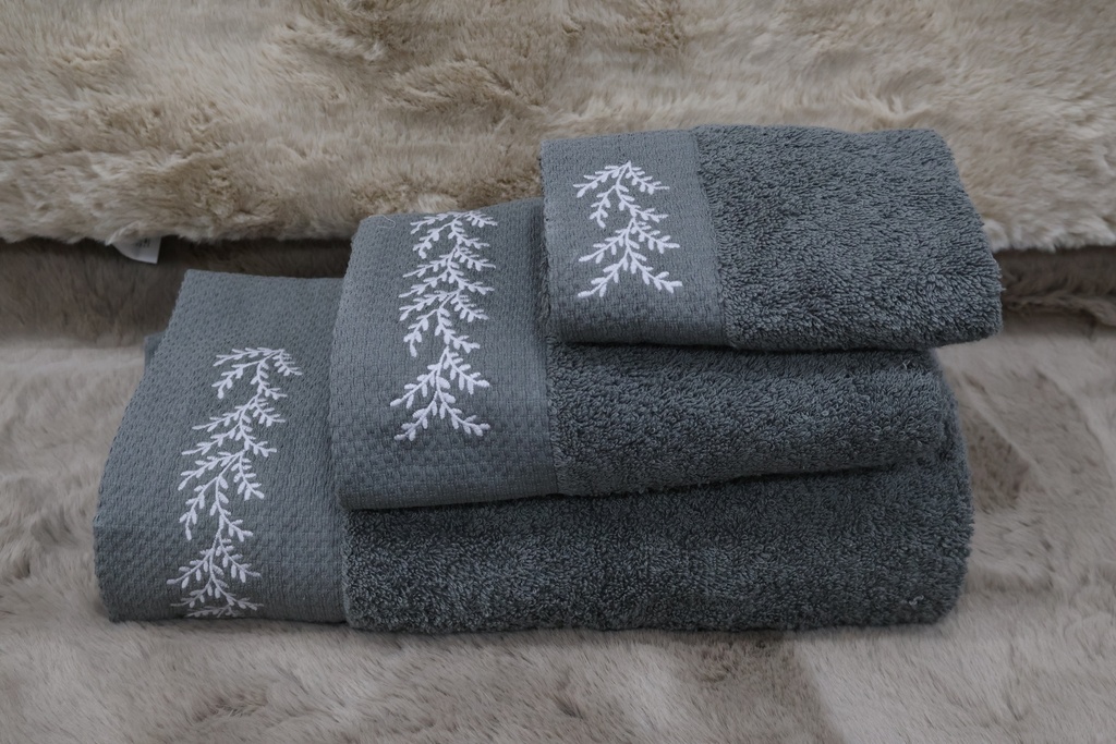 Conjunto de 3 Toalhas de Banho – Cinza Chumbo com Bordado Botânico Branco