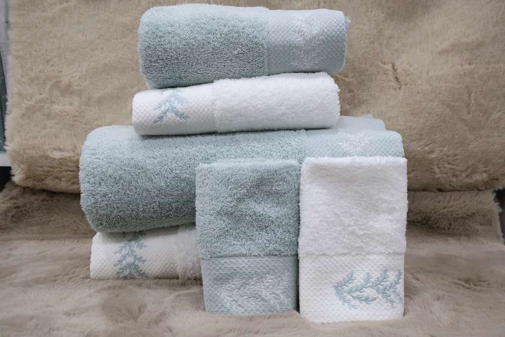 Conjunto de 6 Toalhas de Banho – Verde Água e Branco com Bordado Botânico