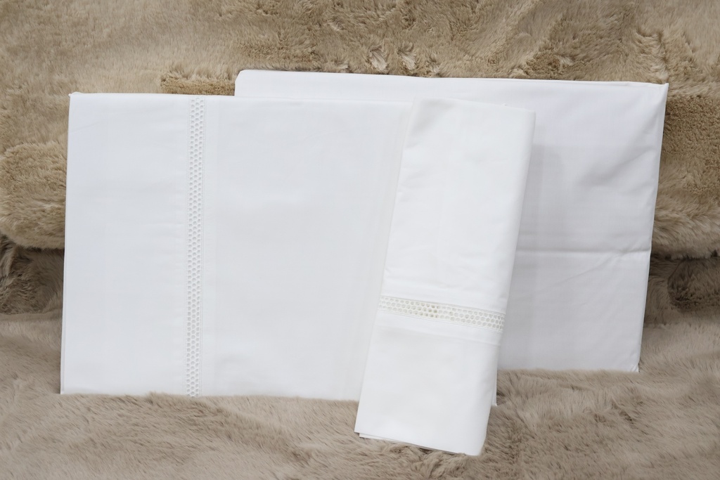 Jogo de Cama em Percal 100% Algodão Penteado – Branco com Renda Crochet