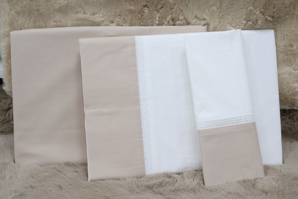 Jogo de Cama em Percal 100% Algodão Penteado – Bege e Branco com Renda Crochet