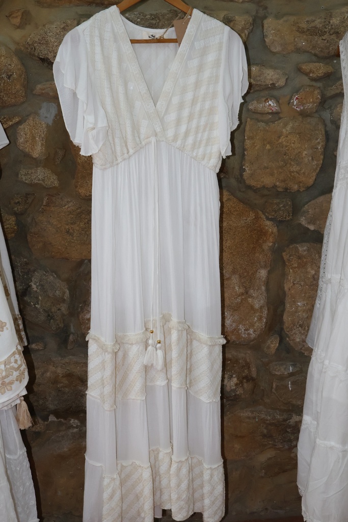 Vestido Longo com Detalhes Texturizados
