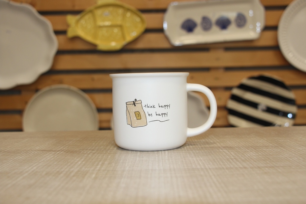 Caneca de Porcelana - "Think happy, be happy"