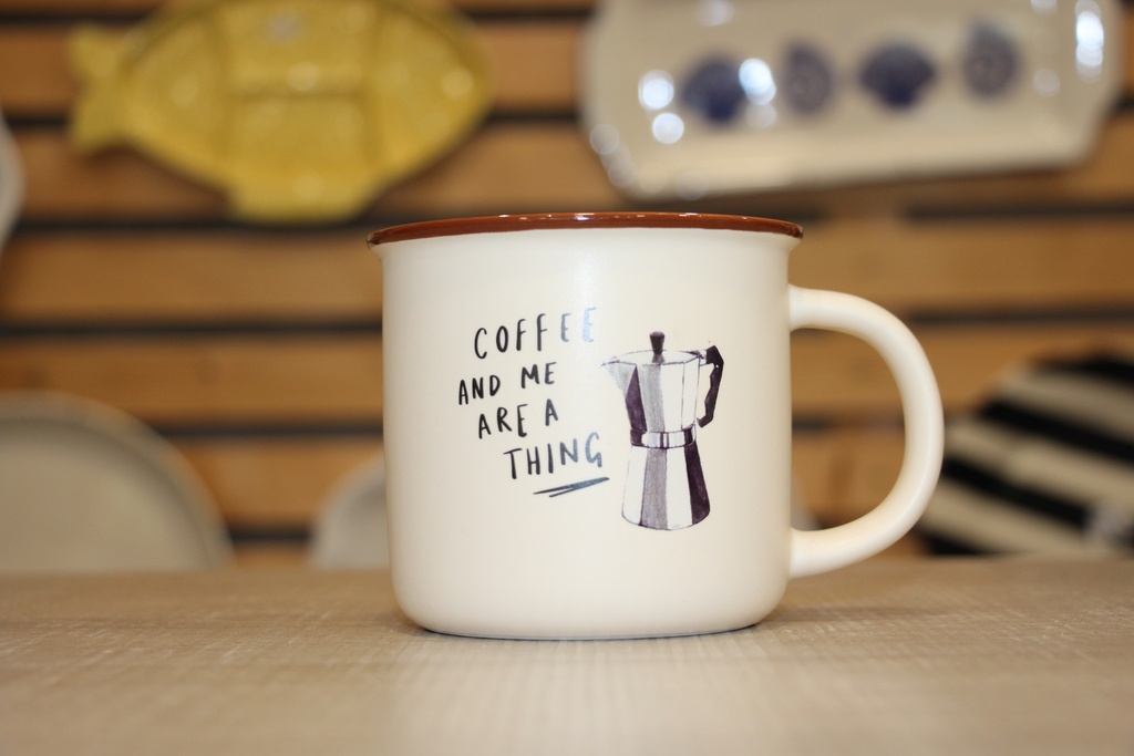 Caneca de Porcelana - "Coffee and me are a thing"