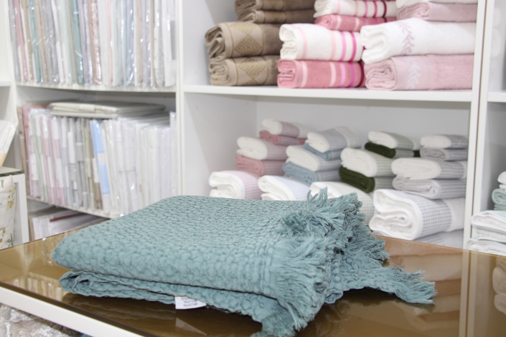 Manta decorativa azul com padrão de favo de mel