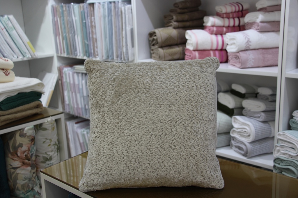 Fronha decorativa bege com padrão bouclé