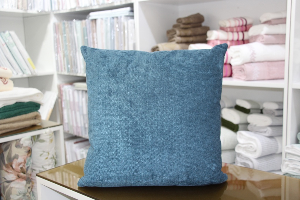 Fronha decorativa azul com padrão liso texturizado