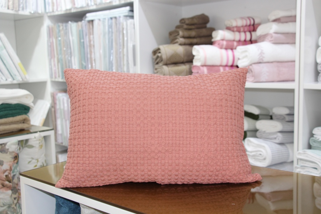 Fronha decorativa rosa claro com padrão favo de mel