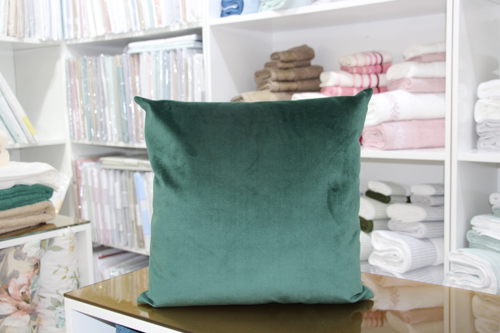 Fronha decorativa verde com padrão liso aveludado