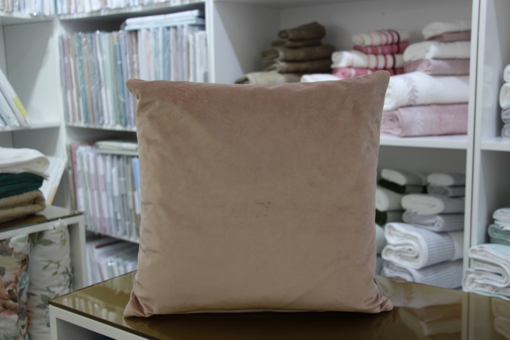 Fronha decorativa nude com padrão liso aveludado