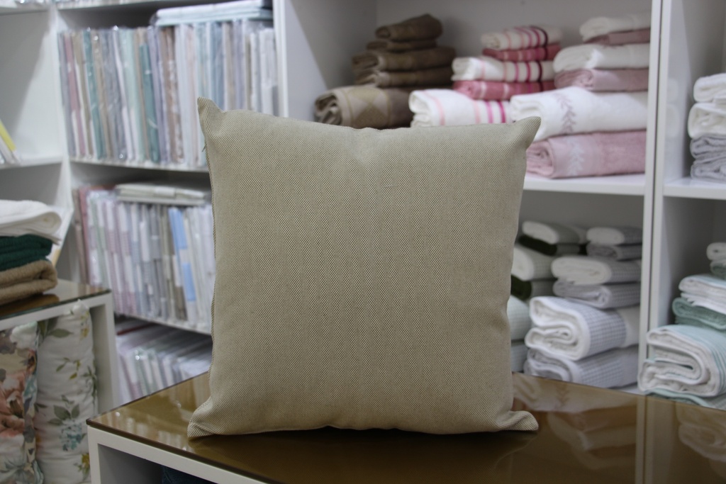 Fronha decorativa bege com padrão liso texturizado