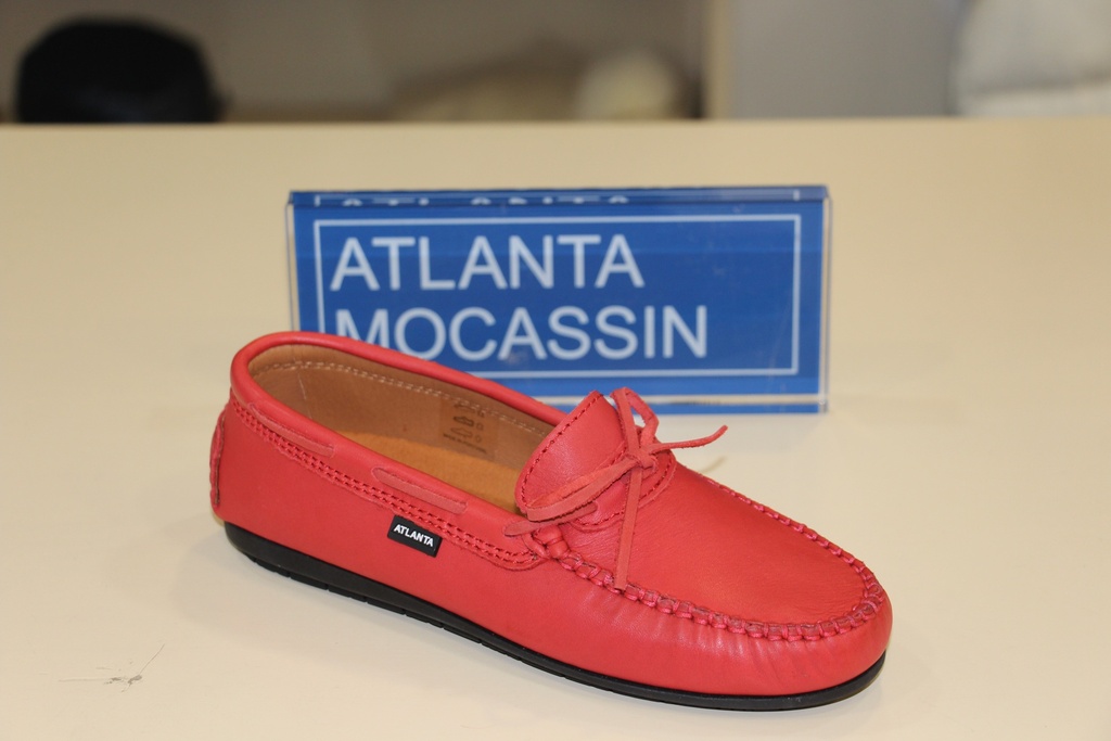 Mocassim em pele vermelho com atacadores