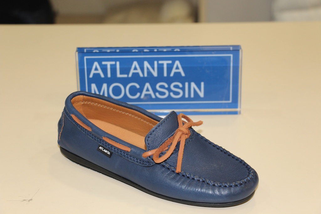 Mocassim em pele azul escuro com atacadores