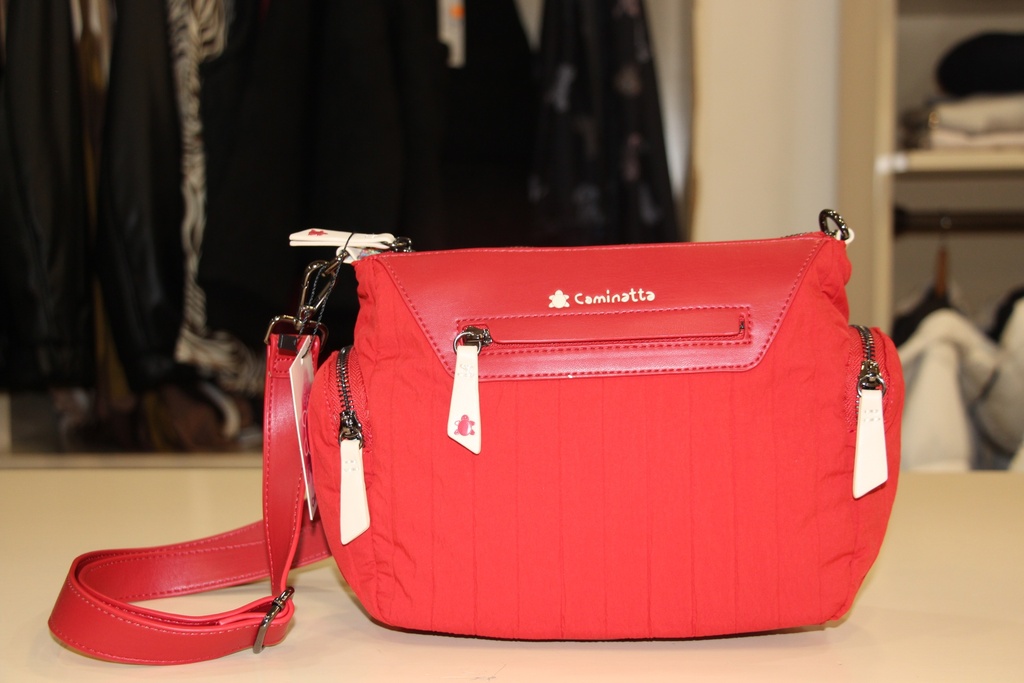Mala de tiracolo Caminatta vermelha com textura plissada