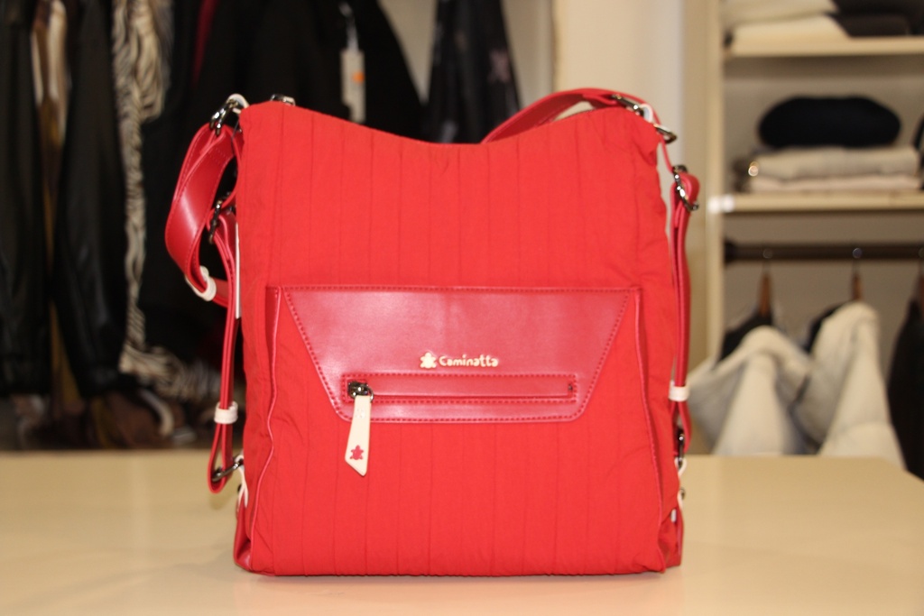 Mala de tiracolo Caminatta vermelha com padrão plissado vertical