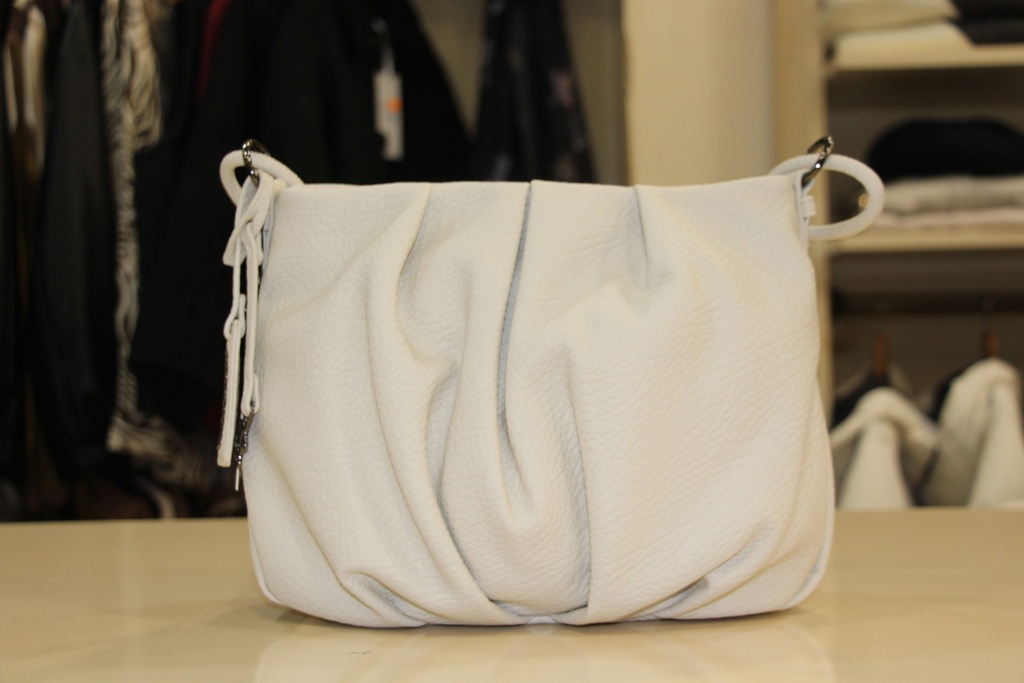 Mala de tiracolo branca em pele com efeito drapeado