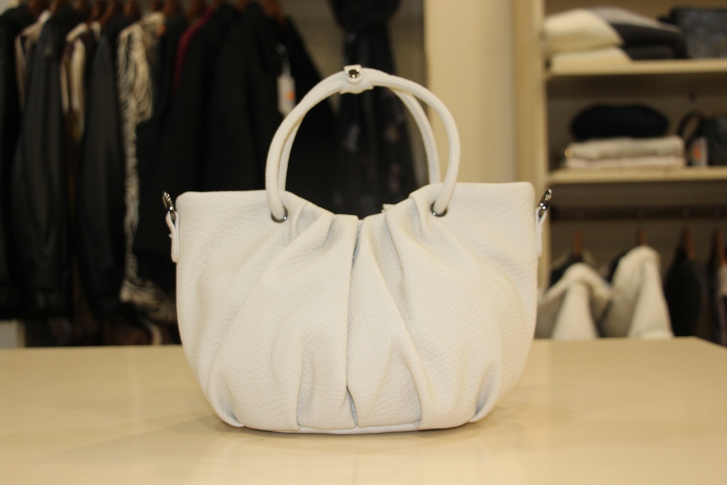 Mala de mão branca em pele com efeito drapeado e alças tubulares