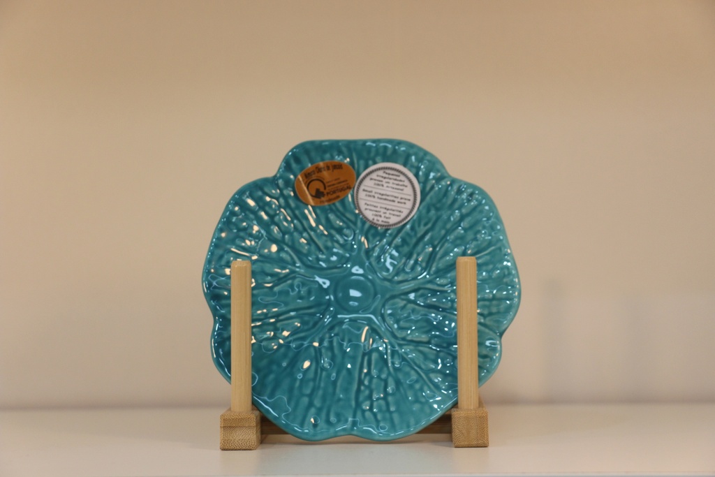 Prato de sobremesa em cerâmica azul-turquesa com relevo de folha